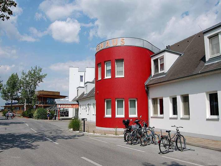 Hotel für 3 Personen, mit Terrasse und Garten sowie Pool und Seeblick im Burgenland - 3