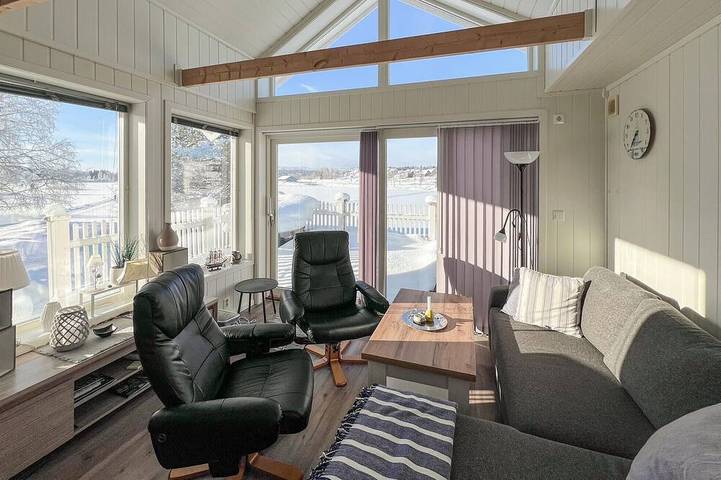 Lovely home in Eina with house sea view in Vestre Toten