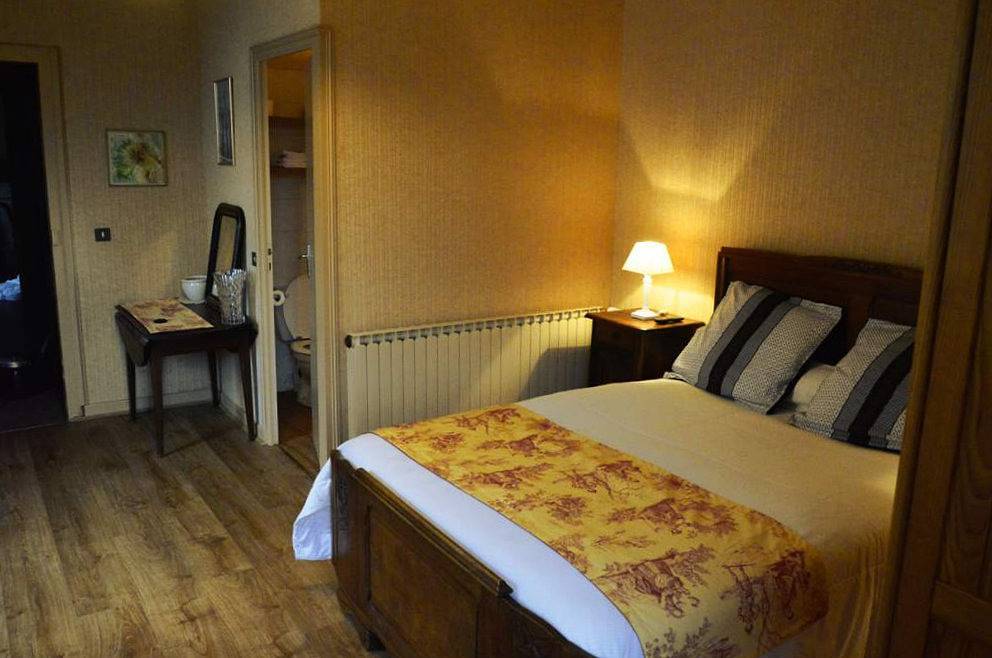 Chambres des gîtes du bourg - La chambre d'hôte in Vitrac (Cantal), Région d'Aurillac