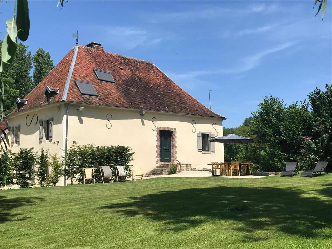 Le Moulin de Champagne in Jully-sur-Sarce, Aube (desambiguación)