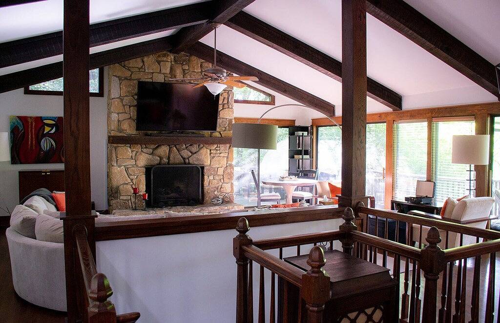 Lakefront Retreat in Quite Cove on Luxurious Lake Toxaway in Lake Toxaway