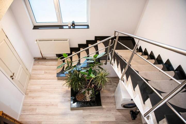 Villa pour 8 personnes, avec Balcon et Jacuzzi ainsi que Terrasse et Jardin en Roumanie - 2