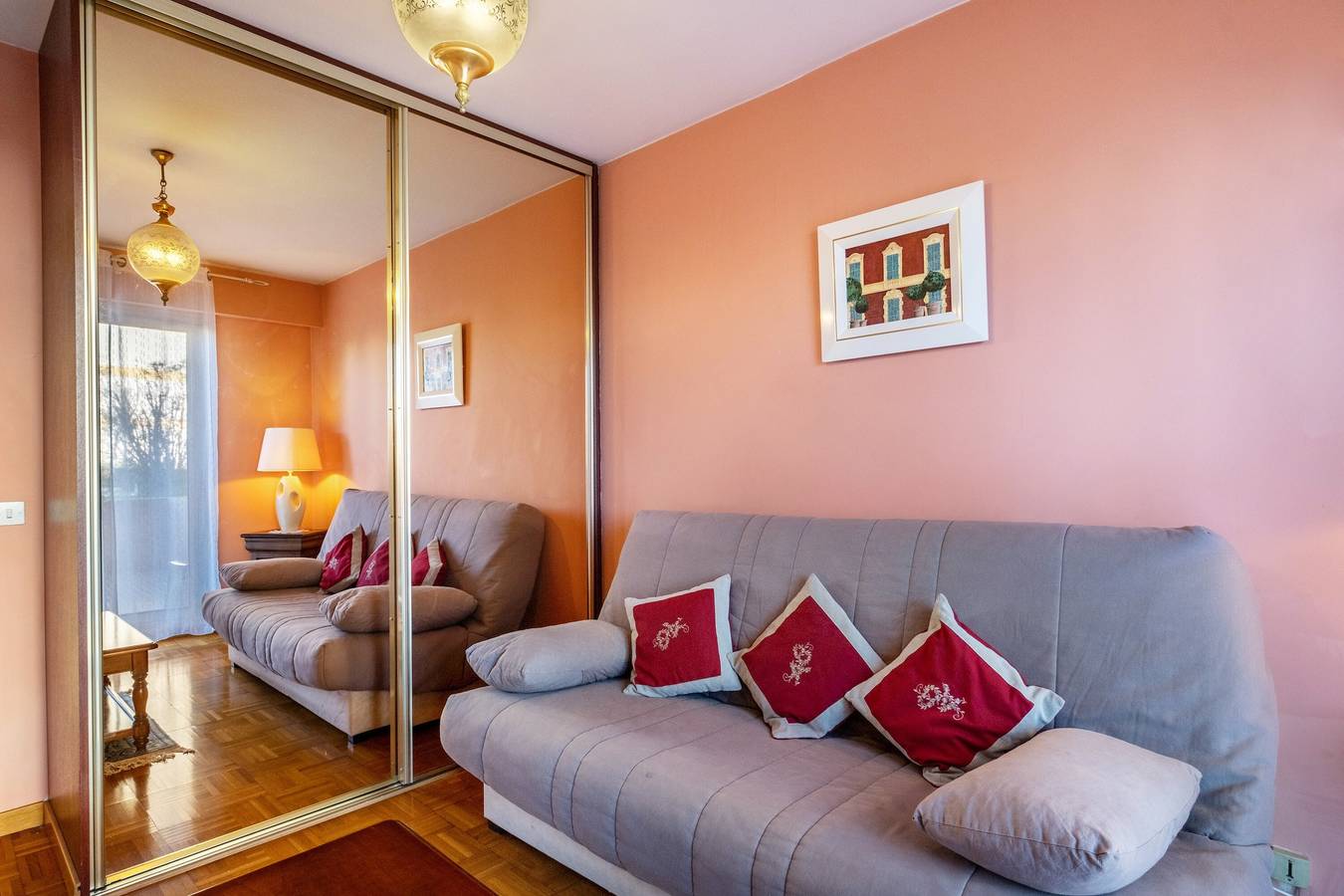 Entire apartment, Apartment "A Garden in the City" with Private Terrace and Wi-Fi in Nice (France), Nice region