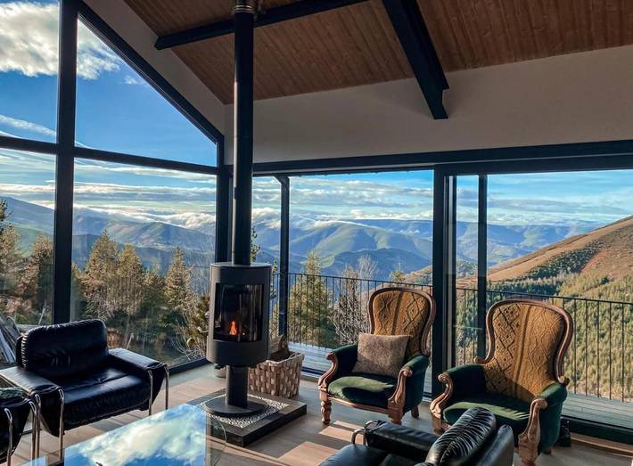 Casa rural para 4 personas, con Jacuzzi y Terraza además de Jardín y Vistas en Ancares