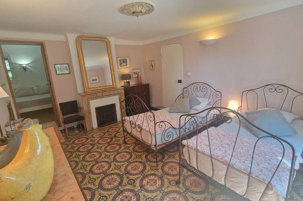 La Chênaie, Mas Provençal 6 personnes avec piscine in Grans, Côte méditerranéenne (France)