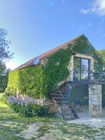 Gîte pour 4 personnes, avec jardin ainsi que vue et piscine à Montcléra