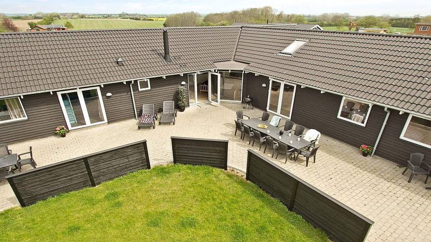 Ferienhaus für 18 Personen, mit Terrasse und Sauna sowie Pool und Whirlpool in Kegnæs
