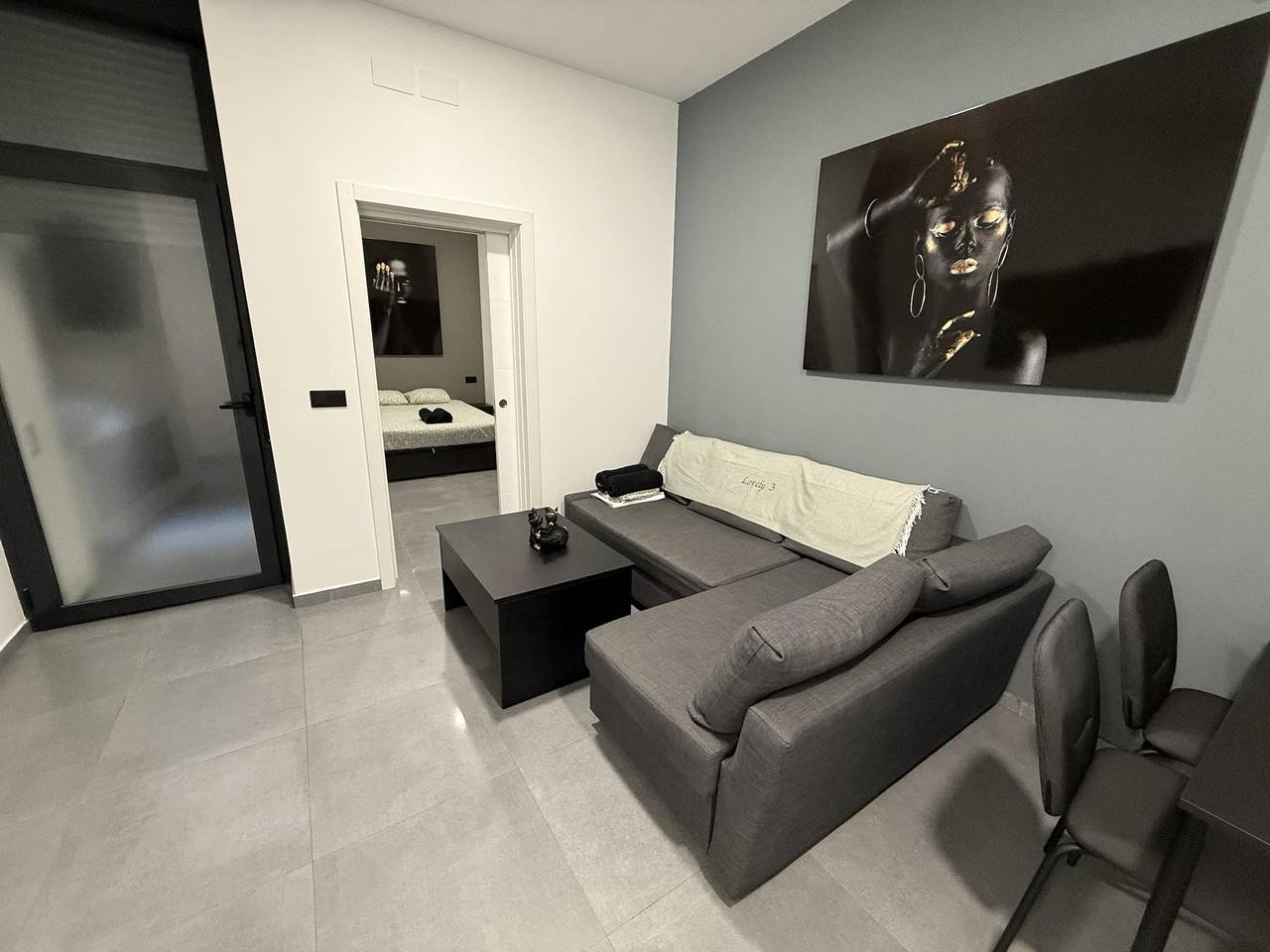 Apartamento vacacional entero, Precioso y elegante estudio en el centro de Alicante para 4 in El Barrio, Alicante