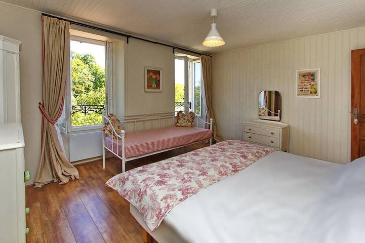 Location de vacances pour 8 personnes, avec jardin à Chérac - 2