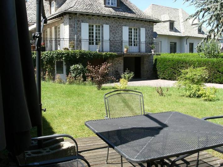 Gîte pour 2 personnes, avec jardin et vue à Vic-sur-Cère - 3