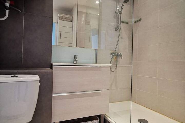 Appartement entier, Le Portique - Joli studio+cabine pour 4, face mer - proche centre ville in Le Lavandou, Parc national de Port-Cros
