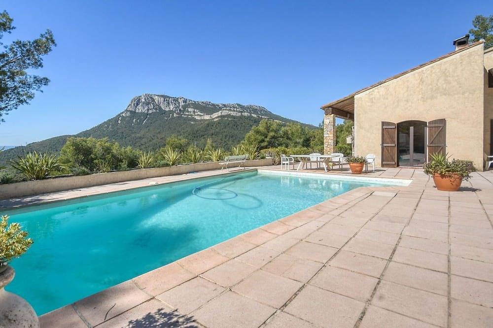 Wonderful private villa for 6 people with private pool, Tv, terrace and parking in Solliès-Ville, Toulon region