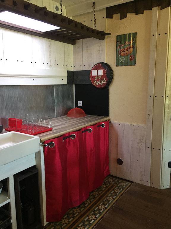 Gîte insolite les Rainettes "chez Marius" 5 mn du Puy du Fou in Sèvremont, Fontenay-le-Comte