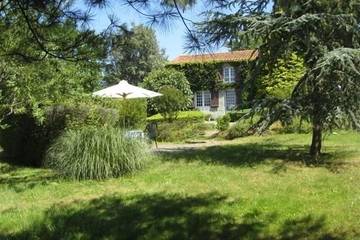 Gîte pour 8 personnes, avec jardin ainsi que terrasse et jacuzzi à Poiroux