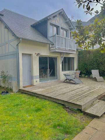 Gîte pour 4 personnes, avec jardin ainsi que terrasse et vue à Benerville-sur-Mer