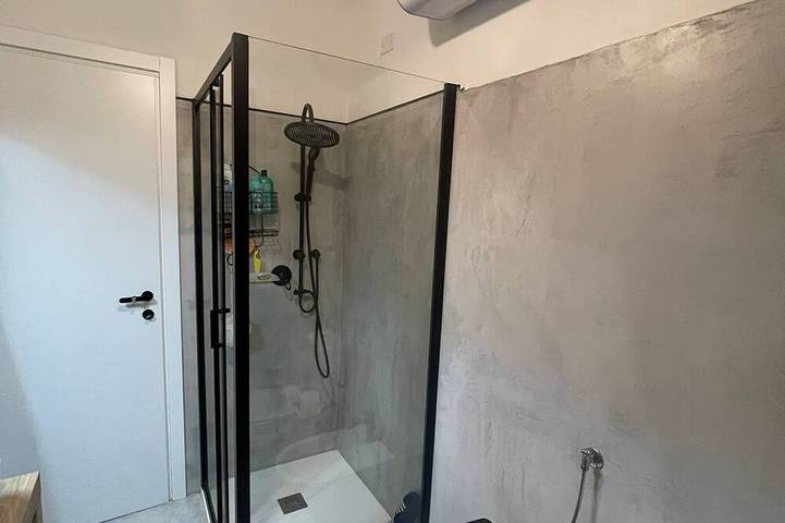Ganze Wohnung, Cozy two-room apartment -- furnished, spacious and bright with easy parking in Gallarate, Varese Provinz