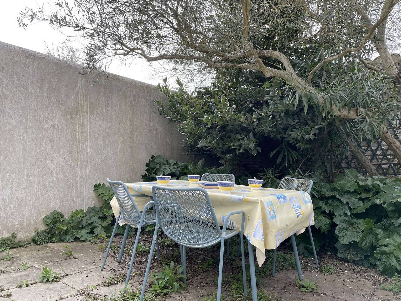 Entire apartment, 3-room apartment, sleeps 4 in Saint-Martin-de-Ré with private parking in Saint-Martin-de-Ré, Ile de Re