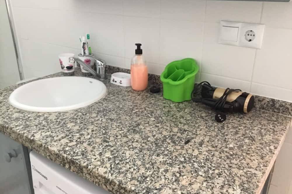 Appartement entier, Primavera, Sunshine next to the Sea and all Amenities in Costa del Silencio, Arona