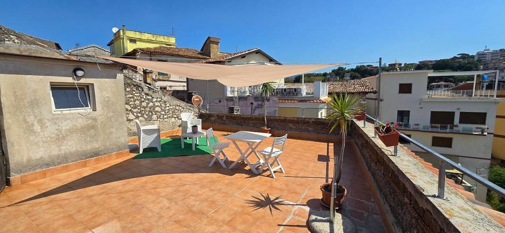 Gîte pour 2 personnes, avec vue et terrasse, animaux acceptés à Sezze - 2