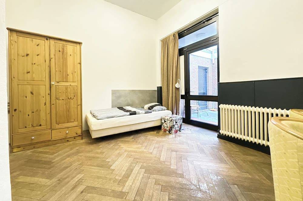 Ganze Wohnung, Spacious group accommodation for 12 people. Ideal for professionals or expats. in Friedeburg, Landkreis Wittmund