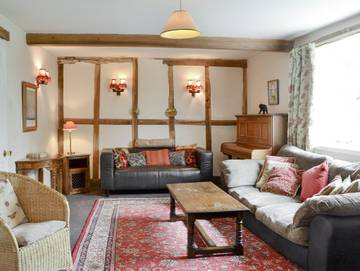 Holiday Rental for 8 People in Gloucestershire, Photo 2