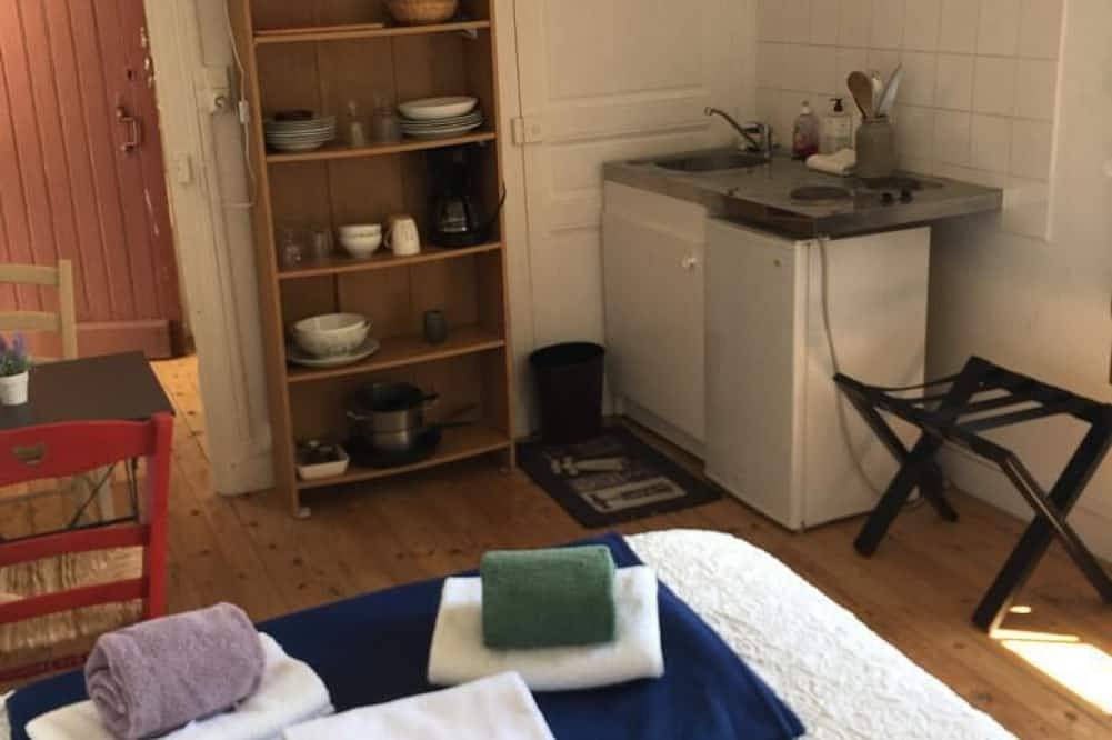 Apartamento entero, Estudio-Apartamento-Baño privado con ducha-Vista al campo in Beynac-et-Cazenac, Périgord Noir