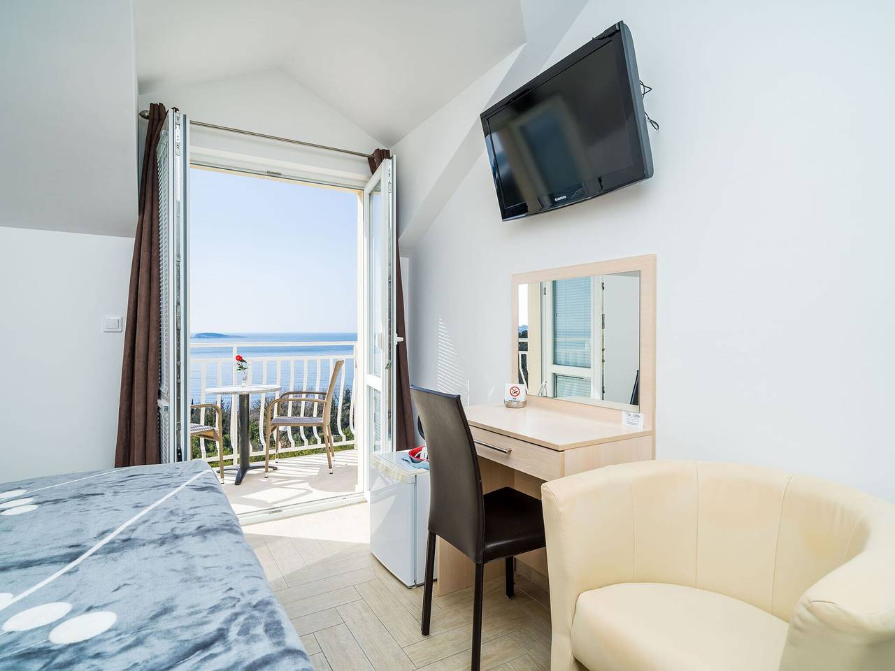 Ganze Wohnung, Villa Samba - Double Room with Balcony and Sea View - gasi se in Plat, Dubrovnik-Neretva