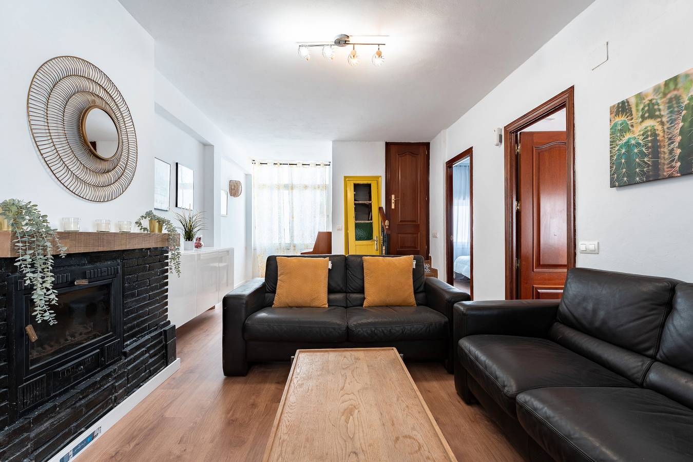Entire apartment, Apartment 'Beachside Centre 6pax' with Private Terrace, Wi-Fi and Air Conditioning in Fuengirola Centre, Fuengirola