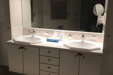 Vacation House for 11 Guests in Lake Geneva, Picture 3