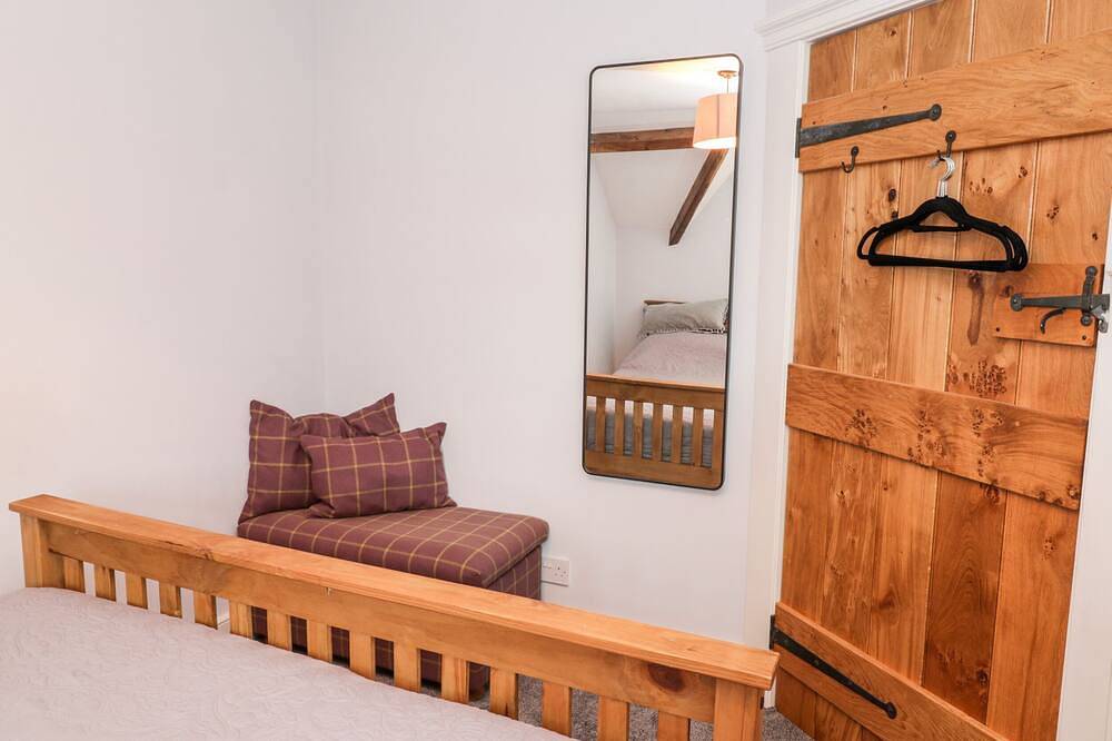 29 Bondgate, pet friendly, character holiday cottage in Helmsley in Helmsley, North York Moors National Park