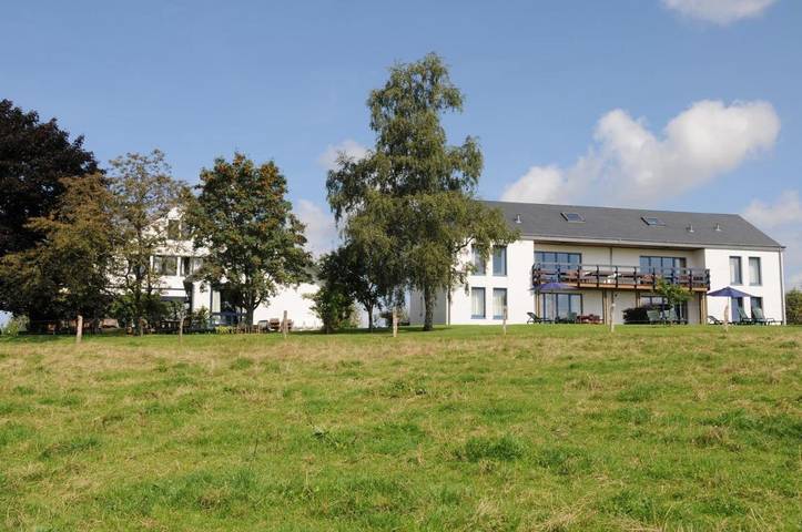 Gîte pour 2 personnes, avec terrasse ainsi que jardin et vue dans Nadrin - 3
