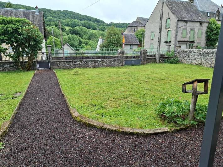 Location de vacances pour 15 personnes, avec jardin, animaux acceptés à Égliseneuve-d'Entraigues - 2