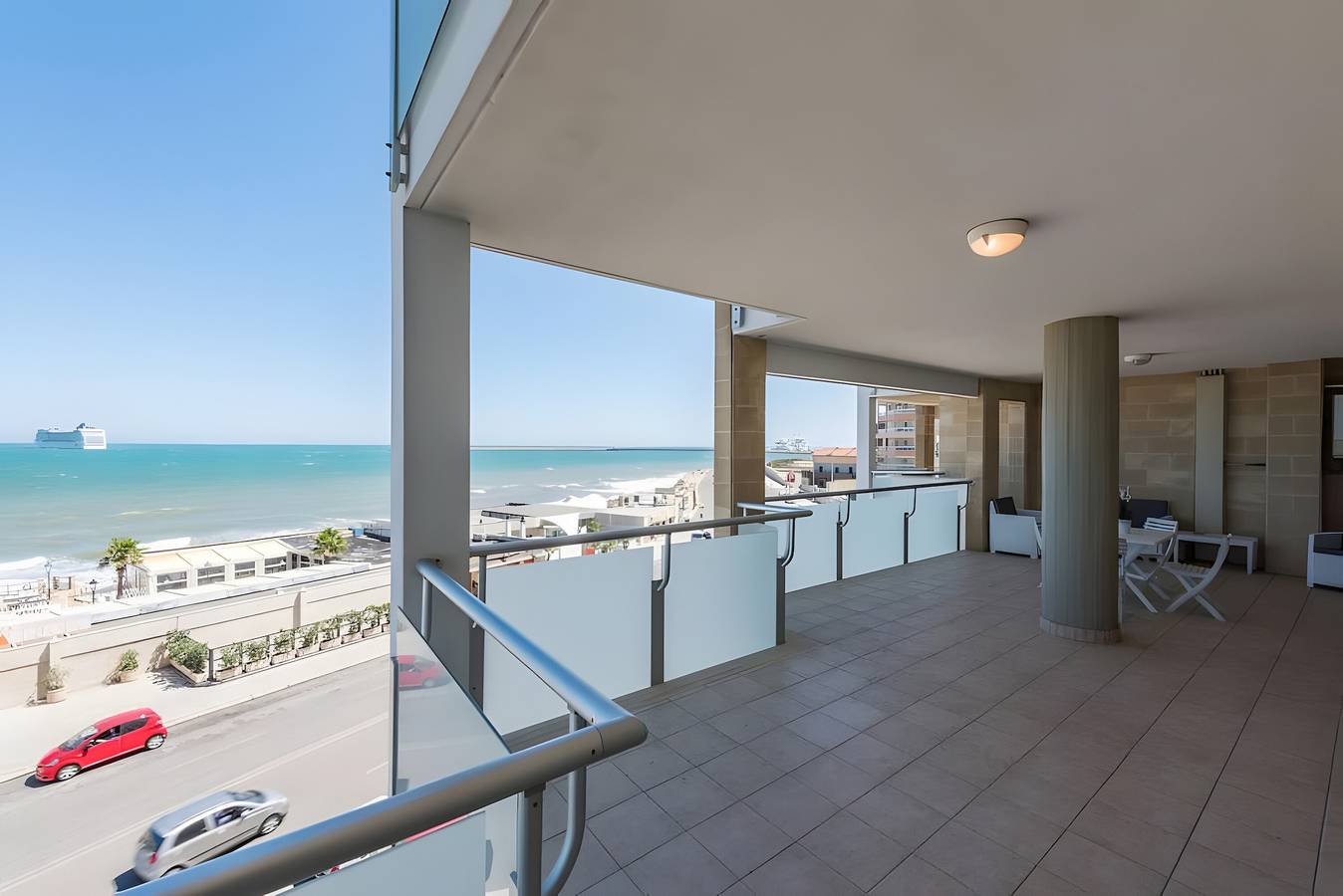 Hel lejlighed, Rosato 60 – Sea View Apartment with Terrace, Wi-Fi, and Air Conditioning in Bari, Bari Provinsen