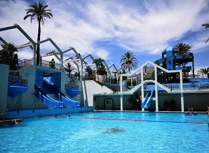 Apartahotel para 4 personas, con Balcón y Jacuzzi además de Terraza y Jardín en Benalmádena