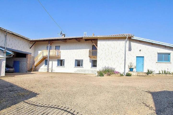 Location de vacances pour 8 personnes, avec Jardin et Piscine dans Saint-Étienne-sur-Chalaronne