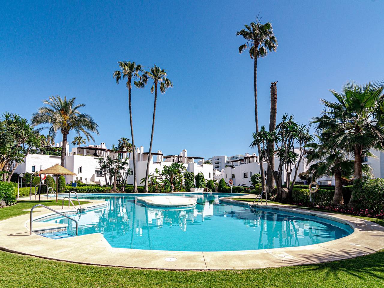 Cozy Villa in San Pedro de Alcantara for 6 with Pool, Balcony, and Modern Amenities in San Pedro Alcantara, Marbella