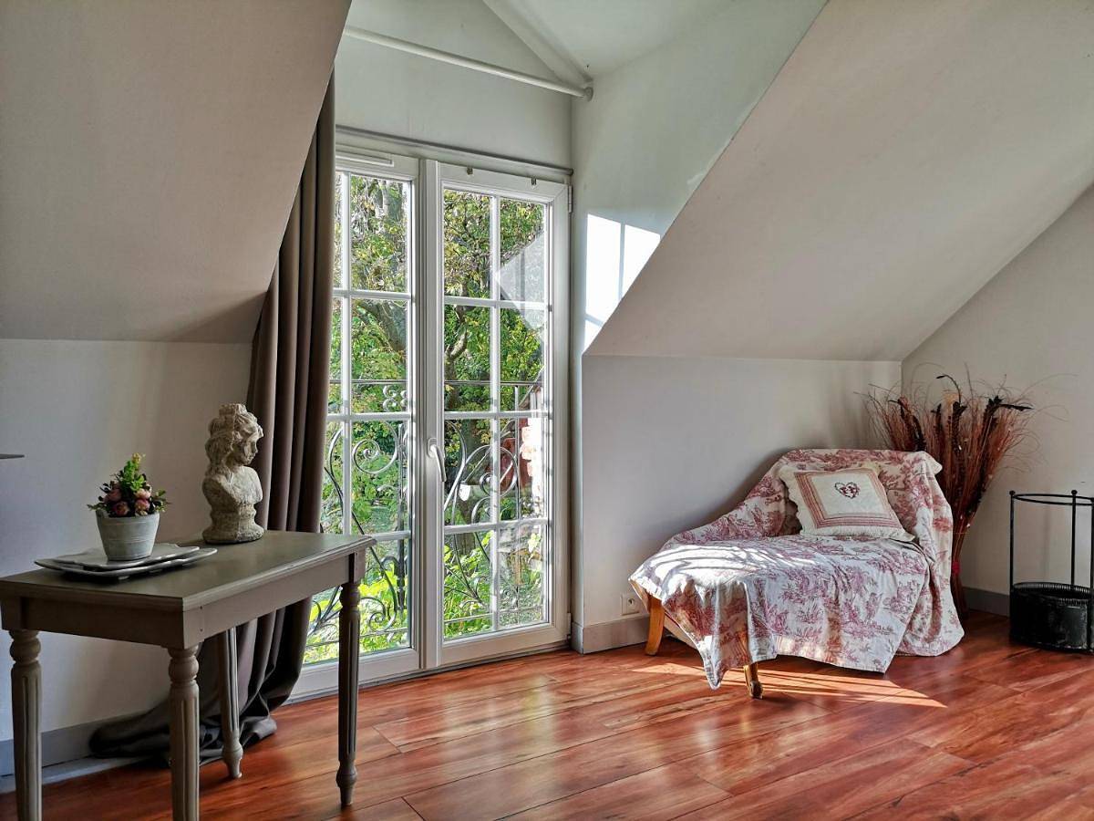 Double Room in Bézu-Saint-Éloi, Région de Les Andelys
