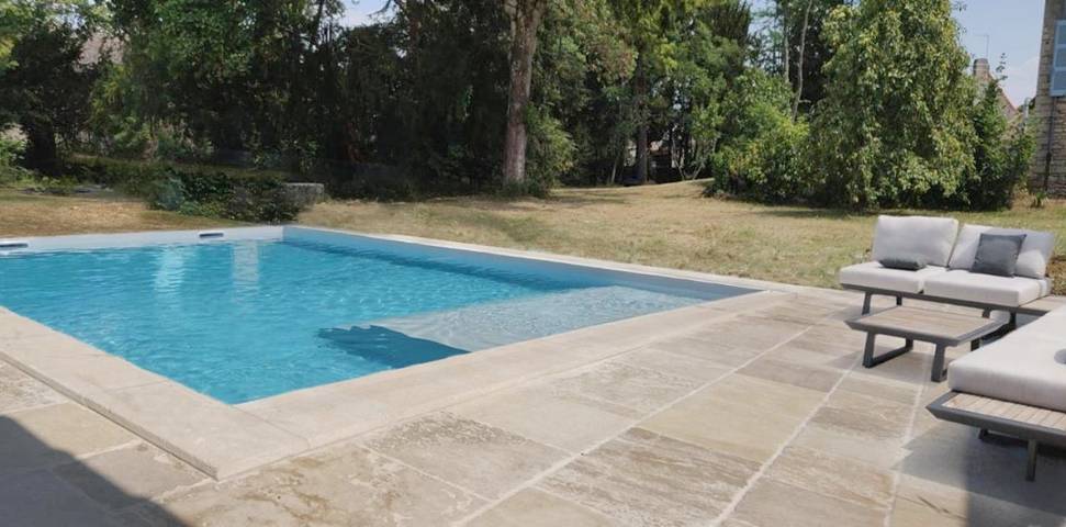 Location de vacances pour 12 personnes, avec jardin ainsi que piscine et vue à Rully - 2