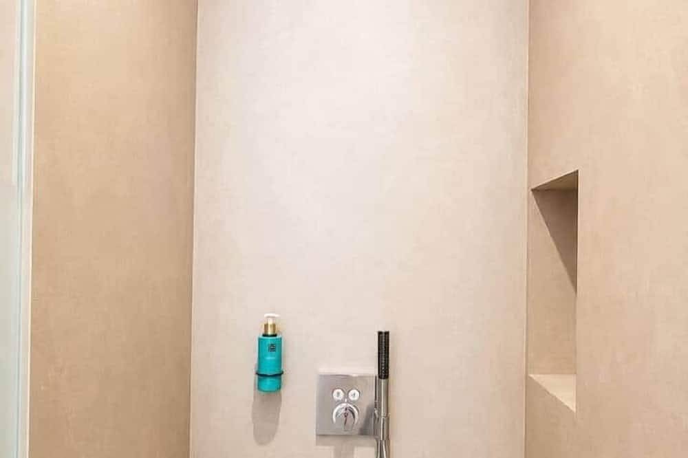 Ganze Wohnung, The Faces | Premium Studio | Balkon | 201 in Berlin Schmargendorf, Berlin