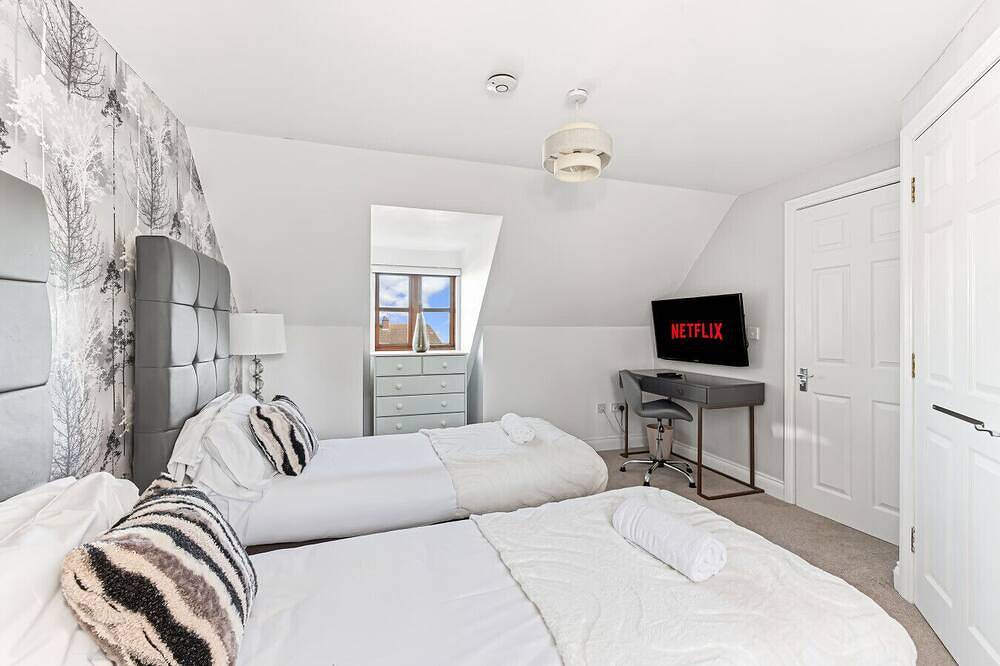 Loughton House • Prime Location • Driveway Parking • Smart Tvs • Super-Fast Wifi • Yoko Property in Milton Keynes, Südostengland