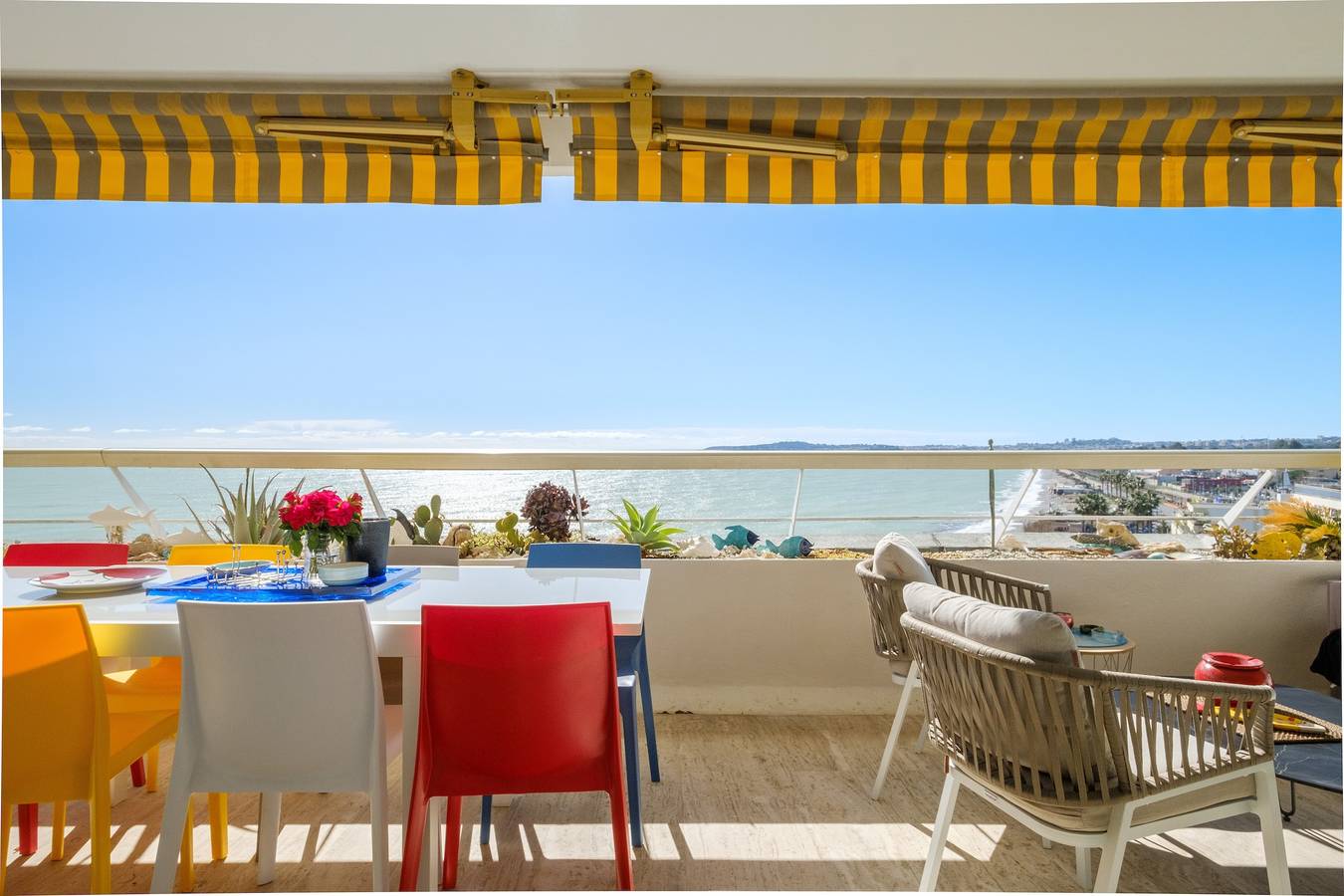 Appartement entier, Appartement 'Marina Baie Des Anges' avec vue sur la mer, Wi-Fi et climatisation in Villeneuve-Loubet Plage, Villeneuve-Loubet