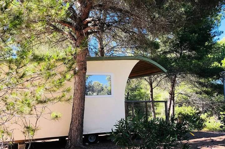 Gîte pour 2 personnes, avec terrasse et piscine