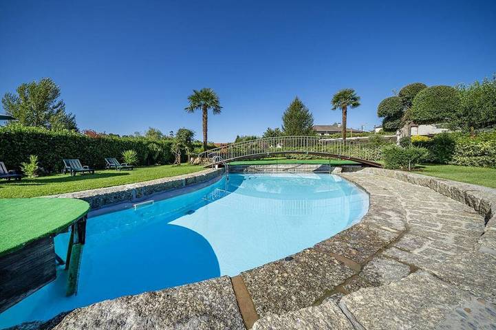 Gîte pour 18 personnes, avec piscine et jacuzzi