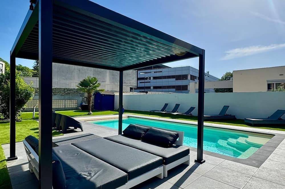 Family villa private pool 8pers 20 min from Fontainebleau in Melun, Seine-et-Marne