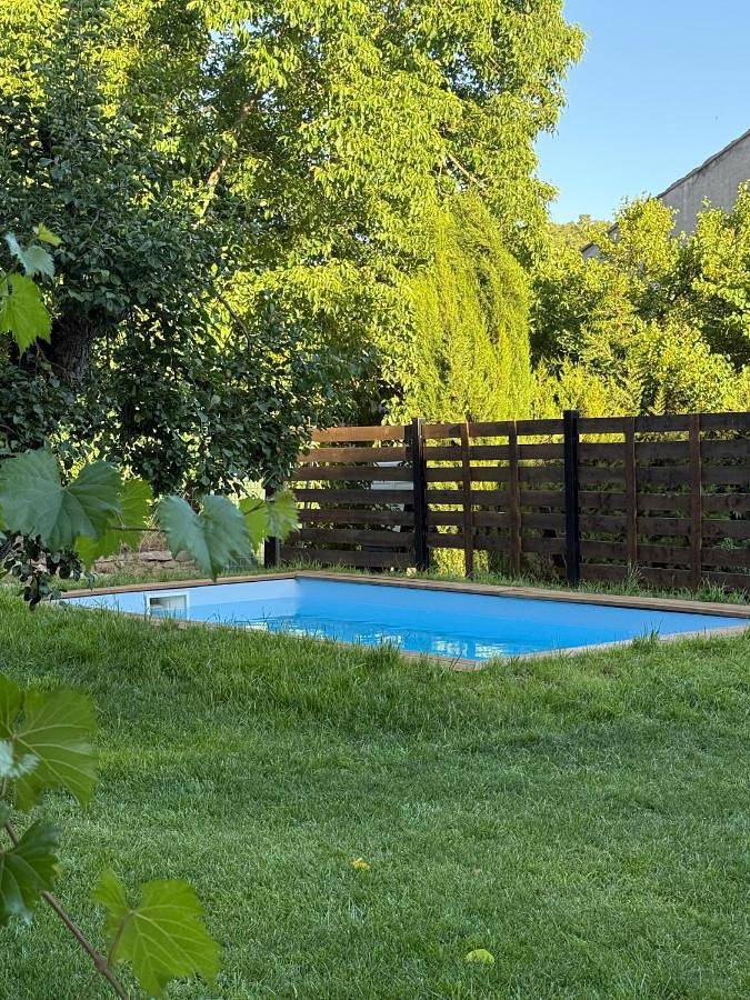 Casa rural para 10 personas, con piscina además de jardín y jacuzzi en Provincia de Lleida