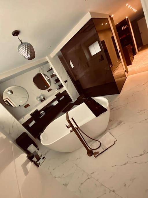 Location de vacances pour 14 personnes, avec jardin et terrasse, animaux acceptés à La Louvière - 2