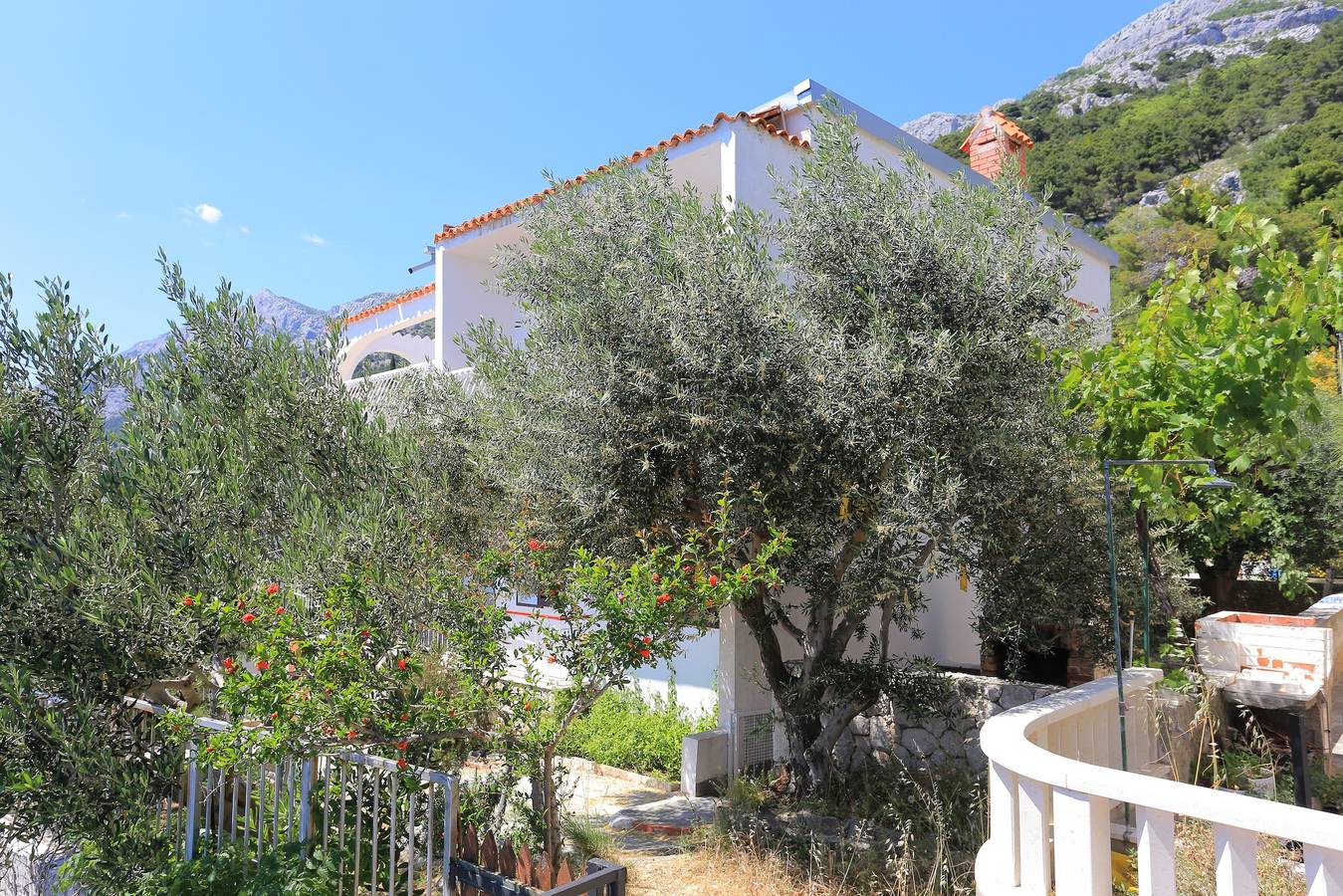 Entire apartment, Two bedroom apartment with terrace and sea view Pisak, Omiš A-1006-a in Pisak, Omiš-Riviera