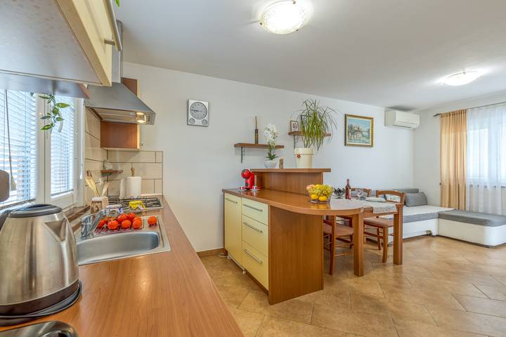Ferienhaus für 4 Personen, mit Meerblick und Balkon, kinderfreundlich in Koper - 2