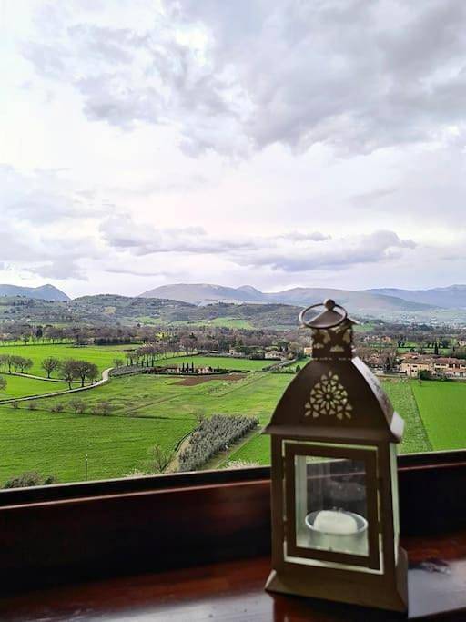 Casa vacanza per 4 persone, con piscina e panorama, adatto a famiglie con bambini in Spello