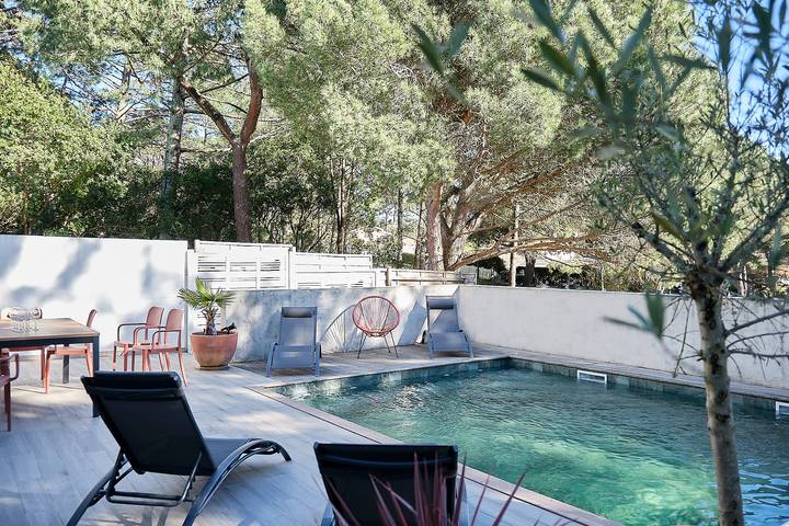 Villa for 8 people, with Balcony and Terrace as well as Garden and Pool in Arcachon